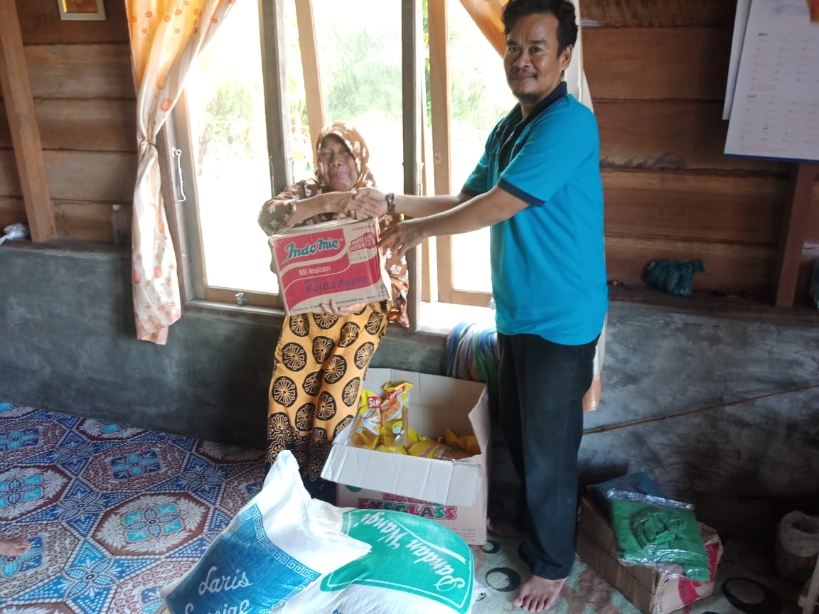 Senator Fachrul Razi Salurkan Bantuan Banjir di Simeulue