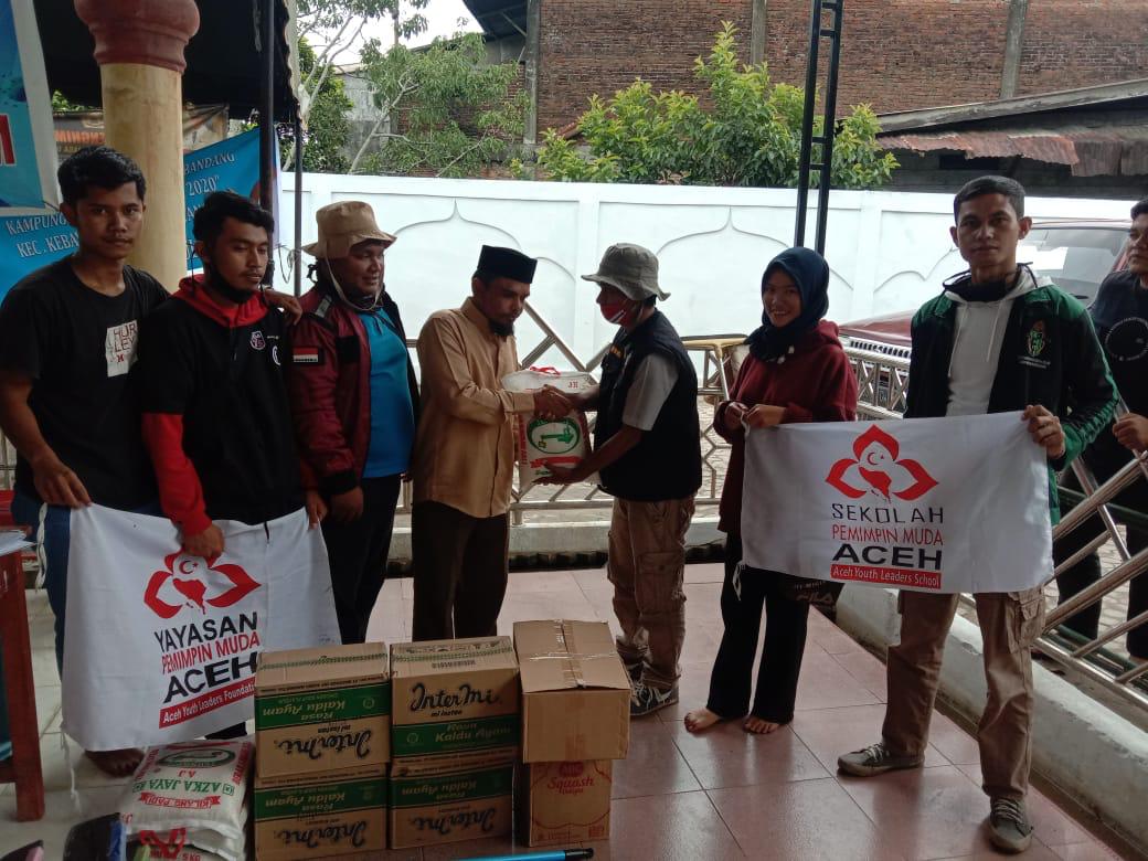 Bersama SPMA, Senator Fachrul Razi Salurkan Bantuan Banjir Ke Paya Tumpi