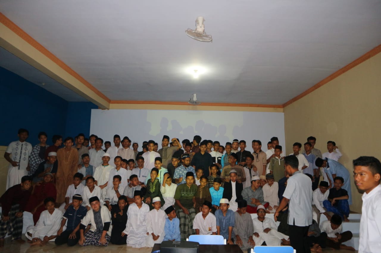 BEST Pesantren Istana Mulia Nonton Bareng dengan Santri Film G30S PKI 